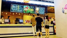 Các doanh nghiệp mong muốn được cho phép thử nghiệm mở cửa trở lại rạp chiếu phim tại Hà Nội trong tháng 1/2022. Ảnh: TTXVN