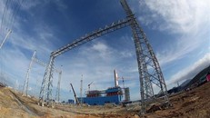 Thi công tại Trạm biến áp 500kV Vân Phong, Khánh Hòa. (Ảnh: Huy Hùng/TTXVN)