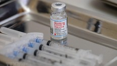Vaccine ngừa COVID-19 của Moderna. (Ảnh: AFP/TTXVN)