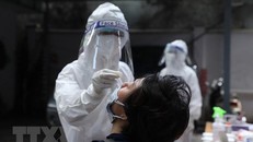 Trong quá trình chống dịch và điều trị cho bệnh nhân COVID-19, có không ít nhân viên y tế đã lây nhiễm bệnh. (Ảnh: TTXVN/Vietnam+)