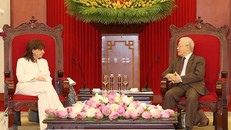 Tổng Bí thư Nguyễn Phú Trọng và Tổng thống Hy Lạp Katerina Sakellaropoulou tại buổi tiếp. (Ảnh: Trí Dũng/TTXVN)