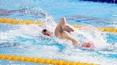 VĐV Nguyễn Thị Oanh đang trên đường đua 3000m nữ vượt chướng ngoại vật. Nguyễn Thị Oanh phá kỷ lục 3000m chướng ngại vật Seagames (9 phút 52 giây 46). Kỷ lục cũ chính Oanh lập ở Seagames 2019 (10 phút 0 giây 02). Ảnh: Huy Hùng/TTXVN