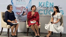 Ra mắt sách ảnh về ‘những đóa hoa kiên cường’ trong cuộc chiến chống dịch COVID-19