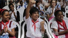 Học sinh tại một trường phổ thông ở thủ đô La Habana. Ảnh tư liệu: AP/TTXVN