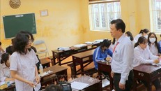 Thứ trưởng Nguyễn Hữu Độ động viên học sinh Trường THPT Lê Quý Đôn, Hải An, Hải Phòng bình tĩnh, tự tin chuẩn bị cho kỳ thi quan trọng sắp tới.