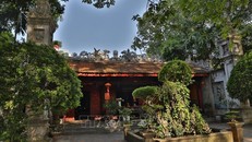 Chánh điện đền Quán Thánh. Ảnh tư liệu: Thành Đạt/TTXVN