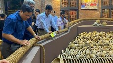 Cổ vật từ các con tàu đắm được trưng bày tại bảo tàng tỉnh Quảng Ngãi. 