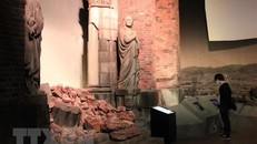 Những gì còn sót lại của Nhà thờ lớn Urakami sau thảm kịch được trưng bày tại Bảo tàng Bom Nguyên tử Nagasaki. (Ảnh: Đào Thanh Tùng/TTXVN)