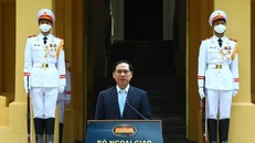 Bộ trưởng Bộ Ngoại giao Bùi Thanh Sơn phát biểu tại Lễ Thượng cờ nhân kỷ niệm 55 năm ngày thành lập ASEAN (8/8/1967-8/8/2022). (Ảnh: Văn Điệp/TTXVN)