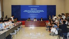 Quang cảnh buổi họp báo về vụ cháy quán Karaoke ở Bình Dương. Ảnh: Chí Tưởng/TTXVN