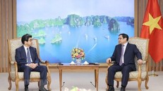 Thủ tướng Phạm Minh Chính tiếp Thống đốc Ngân hàng Hợp tác quốc tế Nhật Bản (JBIC) Hayashi Nobumitsu. (Ảnh: Dương Giang/TTXVN)