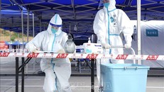 Một điểm xét nghiệm COVID-19 tại Thành Đô, tỉnh Tứ Xuyên, Trung Quốc. Ảnh: THX/TTXVN