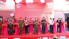 Khai mạc triển lãm 'Hành trang đương đầu giặc lửa'