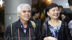 Nhiếp ảnh gia, phóng viên chiến trường Nick Út và ''Em bé Napalm'' Phan Thị Kim Phúc lần đầu hội ngộ tại Việt Nam sau sự kiện lịch sử năm 1972. (Ảnh: Minh Anh/Vietnam+)