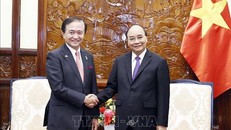 Chủ tịch nước Nguyễn Xuân Phúc tiếp ông Kuroiwa Yuji, Thống đốc tỉnh Kanagawa, Nhật Bản. Ảnh: Thống Nhất/TTXVN