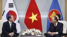 Chủ tịch nước Nguyễn Xuân Phúc tiếp ông Lý Huân, Chủ tịch dòng họ Lý tại Hàn Quốc. Ảnh: Thống Nhất/TTXVN