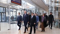 Thủ tướng Phạm Minh Chính thăm Ngân hàng Đầu tư châu Âu - EIB. (Ảnh: Dương Giang/TTXVN)