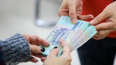 Năm nay, dịp Tết Nguyên đán gần với Tết Dương lịch nên các doanh nghiệp chú trọng đến việc chăm lo Tết Nguyên đán cho người lao động hơn. (Ảnh minh họa: PV/Vietnam+)