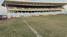 Mặt cỏ xấu sân vận động Mỹ Đình. (Nguồn: Báo Điện tử Chính phủ)