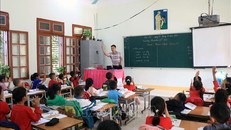 Giờ học môn tiếng Anh của học sinh lớp 3 tại Trường Tiểu học và Trung học cơ sở Mường Tè, huyện Vân Hồ. Ảnh minh họa: Hữu Quyết/TTXVN