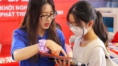 Tư vấn hướng nghiệp năm 2022 tại Trường Đại học Kinh tế Quốc dân. Ảnh: Thanh Tùng/TTXVN