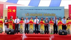 Đại biểu cắt băng khánh thành Khu di tích căn cứ Tỉnh ủy Bình Thuận trong kháng chiến chống Mỹ.