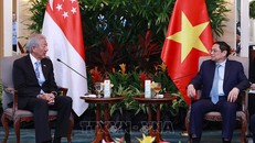 Thủ tướng Phạm Minh Chính tiếp ông Tiêu Chí Hiền, Bộ trưởng cao cấp Singapore phụ trách điều phối về An ninh và phụ trách điều phối về quan hệ với Việt Nam. Ảnh: Dương Giang/TTXVN