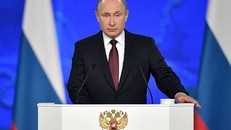 Tổng thống Nga Vladimir Putin đọc bài phát biểu Thông điệp Liên bang năm 2021. Ảnh: TASS