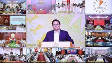 Thủ tướng Phạm Minh Chính chủ trì hội nghị trực tuyến đẩy mạnh giải ngân vốn đầu tư công năm 2023. (Ảnh: Dương Giang/TTXVN)