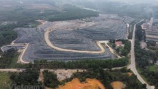 Khu xử lý chất thải rắn Xuân Sơn nhìn từ trên cao. (Ảnh: Hoài Nam/Vietnam+)