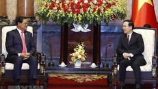 Hình ảnh Chủ tịch nước Võ Văn Thưởng tiếp Phó Thủ tướng, Bộ trưởng Bộ Nội vụ Campuchia Samdech Krolahom Sar Kheng. (Ảnh: Thống Nhất/TTXVN)