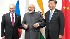 Thủ tướng Ấn Độ Narendra Modi (giữa) trong một cuộc gặp với Tổng thống Nga Putin và Chủ tịch Trung Quốc Tập Cận Bình năm 2019. Ảnh: AFP