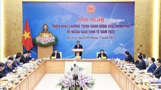Tham dự hội nghị có đại diện lãnh đạo các bộ, ngành, cơ quan Trung ương và các địa phương; đại diện các hiệp hội doanh nghiệp và các Đại sứ, Trưởng cơ quan đại diện và Tham tán Thương mại Việt Nam ở nước ngoài. Trong ảnh: Quang cảnh Hội nghị trực tuyến triển khai Chương trình hành động của Chính phủ về ngoại giao kinh tế.