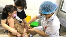 Hà Nội tiêm vaccine cho trẻ trong Chương trình Tiêm chủng mở rộng. 