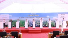 Thủ tướng Phạm Minh Chính và các đại biểu khởi công Dự án cao tốc Tuyên Quang-Hà Giang giai đoạn 1. 