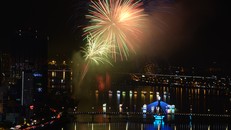 Pháo hoa thắp sáng Đà Nẵng trong đêm thi thứ hai của DIFF 2023
