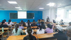 Buổi học đầu tiên của sinh viên năm thứ nhất trường ĐH Công nghệ TP Hồ Chí Minh. (Ảnh minh họa)