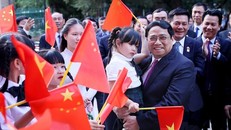 Thủ tướng Phạm Minh Chính với cộng đồng người Việt Nam tại Trung Quốc. 