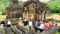 Khách tham quan Di sản Văn hóa thế giới Mỹ Sơn. Ảnh (tư liệu, minh họa).