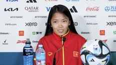 Tiền đạo Huỳnh Như tại buổi họp báo trước trận gặp Đội tuyển Nữ Bồ Đào Nha. (Nguồn: VFF)