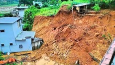 Nhà cửa, tài sản của nhân dân các xã Mường Cang, Khoen On, Mường Kim, Tà Hừa, Tà Mung bị thiệt hại do mưa lũ.