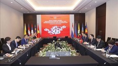 Chủ tịch Quốc hội Vương Đình Huệ gặp Chủ tịch Hạ viện Thái Lan