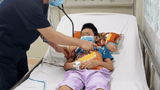 Trẻ mắc sốt xuất huyết nhập viện điều trị tại Bệnh viện Nhi Trung ương. Ảnh: BV