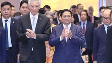 Thủ tướng Lý Hiển Long và Thủ tướng Phạm Minh Chính dự Hội nghị Thúc đẩy triển khai các Dự án hợp tác Việt Nam-Singapore, tại Hà Nội sáng 29/8/2023. (Ảnh: Dương Giang/TTXVN)