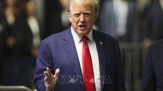 Cựu Tổng thống Mỹ Donald Trump phát biểu với báo giới tại tòa án ở New York, Mỹ, ngày 6/5/2024. Ảnh: AFP/TTXVN