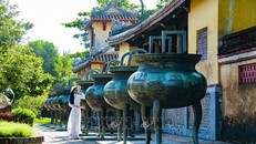 Cửu Đỉnh của nhà Nguyễn là chín cái đỉnh bằng đồng, đặt ở trước sân Thế miếu trong Hoàng thành Huế. Ảnh: Minh Đức/TTXVN