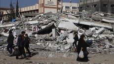 Những tòa nhà bị phá hủy sau cuộc không kích của Israel xuống Dải Gaza, ngày 10/1/2024. Ảnh: THX/TTXVN