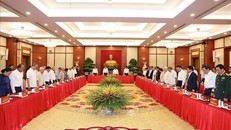 Các đồng chí Lãnh đạo, nguyên Lãnh đạo Đảng, Nhà nước dành một phút mặc niệm Tổng Bí thư Nguyễn Phú Trọng.