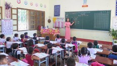 Lớp học tiếng Việt của học sinh lớp 1, trường Tiểu học Đặng Trần Côn, tỉnh Kon Tum. Ảnh: Dư Toán/TTXVN