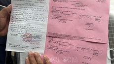 Giấy báo tử trường hợp bệnh nhi tử vong. Ảnh: TTXVN phát